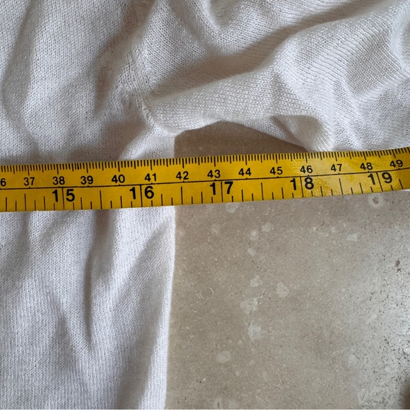 J Crew Featherweight Cashmere Cardigan in Snow Womens Size XS Ivory - Picture 6 of 11